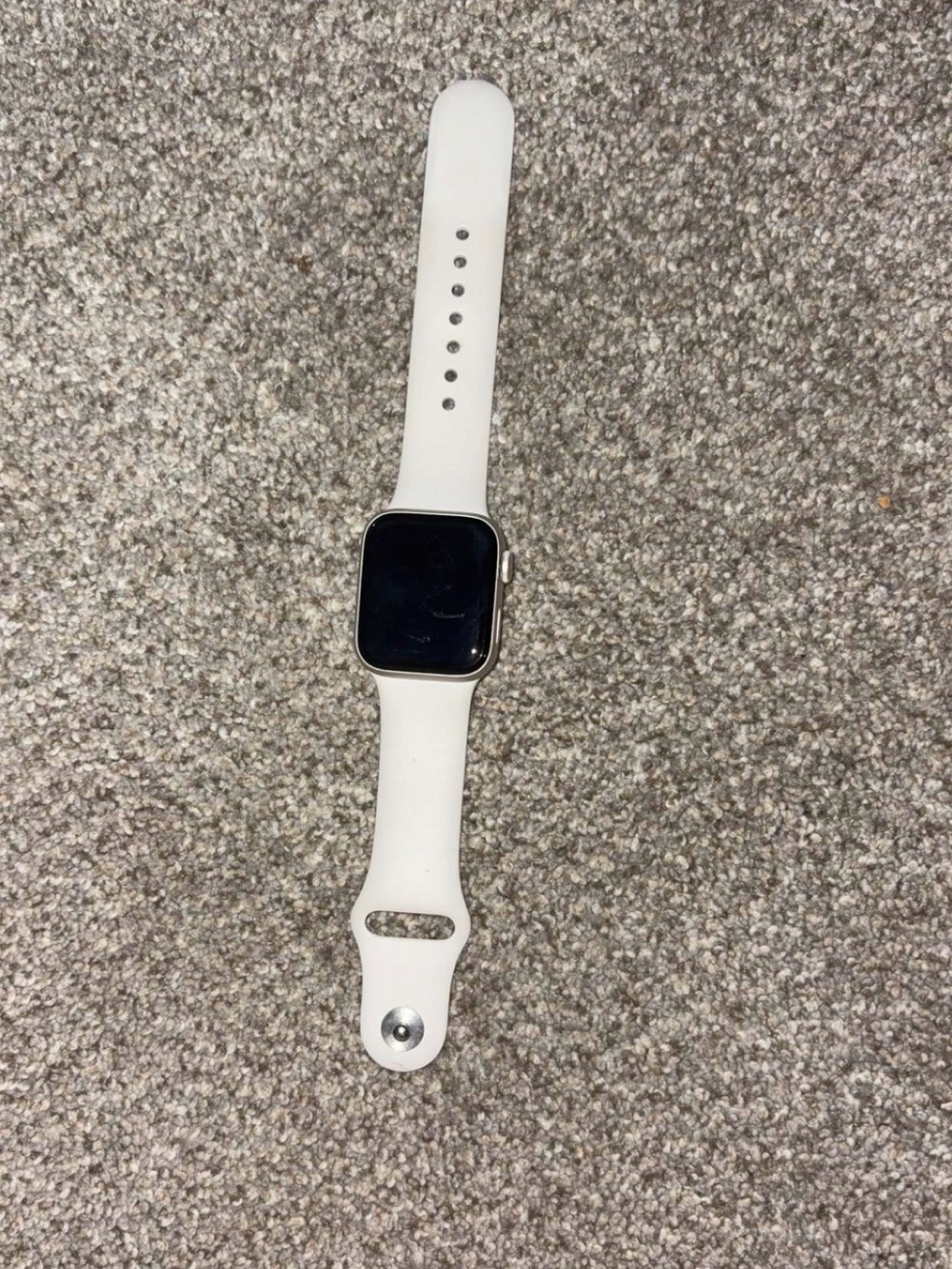 Apple White Smartwatch with Silicone Sport Band se